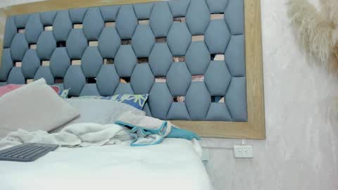 Snapshot of crystal_sm chatting on October 28, 2025, 3:10 am crystal_sm online show from October 28, 2025, 3:10 am