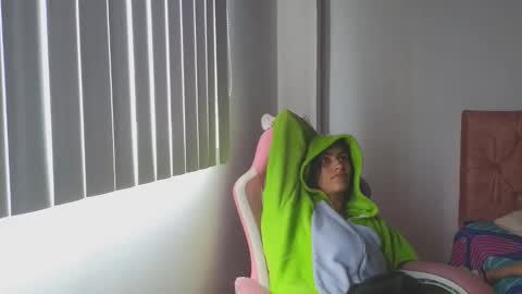 Crystal Blaze online show from October 16, 2025, 4:19 pm