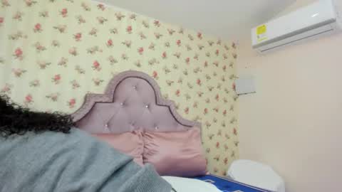 Snapshot of crystal_watson0 chatting on May 18, 2026, 1:39 pm Milf Latina online show from May 18, 2026, 1:39 pm