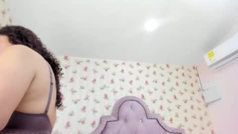 Snapshot of crystal_watson0 chatting on June 11, 2026, 3:32 pm Milf Latina online show from June 11, 2026, 3:32 pm