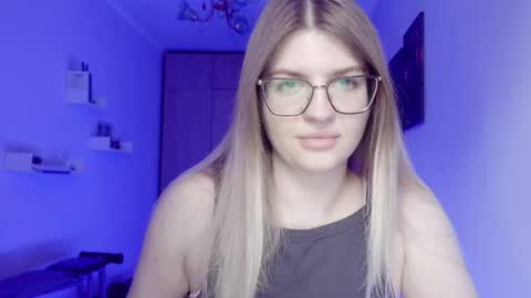 crystalblush01 online show from May 10, 2026, 10:09 am