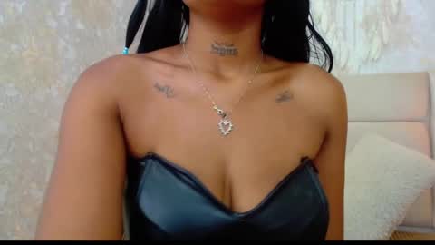 Snapshot of crystalbrooke3x chatting on September 17, 2025, 8:10 pm Crystal online show from September 17, 2025, 8:10 pm