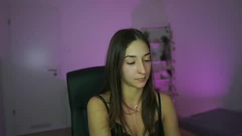 Crystalbrunette18 online show from April 8, 2026, 6:19 pm