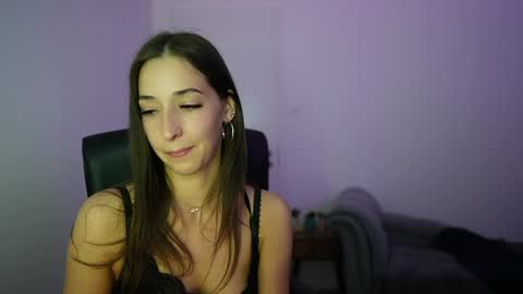Crystalbrunette18 online show from May 13, 2026, 6:16 pm