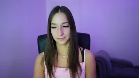 Crystalbrunette18 online show from May 22, 2026, 1:06 pm