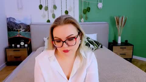 Crystal online show from February 1, 2026, 5:39 am