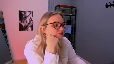 Crystal online show from February 4, 2026, 5:46 am