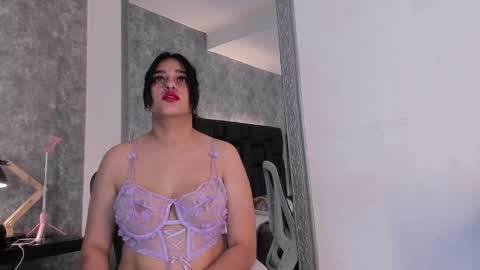 Crystal online show from November 11, 2025, 3:23 pm