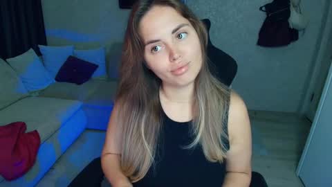 Snapshot of crystalemily chatting on October 7, 2025, 7:11 pm crystalemily online show from October 7, 2025, 7:11 pm