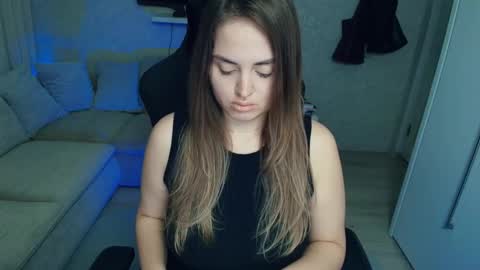 crystalemily online show from February 18, 2026, 7:54 pm