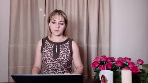 Snapshot of crystalfever_ chatting on June 25, 2026, 8:02 pm Mary online show from June 25, 2026, 8:02 pm