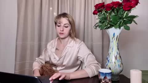 Snapshot of crystalfever_ chatting on August 4, 2026, 8:33 pm Mary online show from August 4, 2026, 8:33 pm