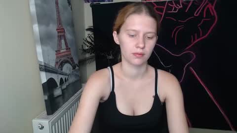 Snapshot of crystalgirl__ chatting on October 24, 2025, 6:59 pm Stella online show from October 24, 2025, 6:59 pm