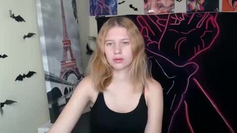 Snapshot of crystalgirl__ chatting on October 30, 2025, 7:32 am Stella online show from October 30, 2025, 7:32 am