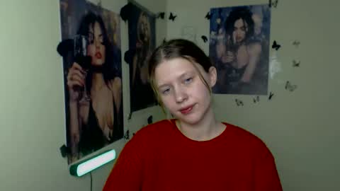 Snapshot of crystalgirl__ chatting on February 10, 2026, 3:49 pm Stella online show from February 10, 2026, 3:49 pm