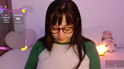 Snapshot of crystalitesq chatting on October 23, 2025, 12:32 am Olivia online show from October 23, 2025, 12:32 am