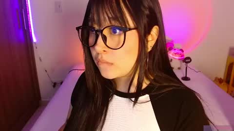 Olivia  online show from May 2, 2026, 1:10 am