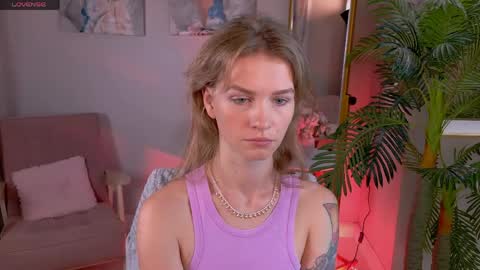 Crystal online show from April 24, 2026, 6:05 am