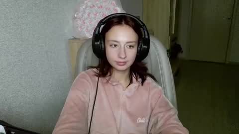 Snapshot of crystallkris chatting on December 4, 2024, 3:04 am Kristina online show from December 4, 2024, 3:04 am
