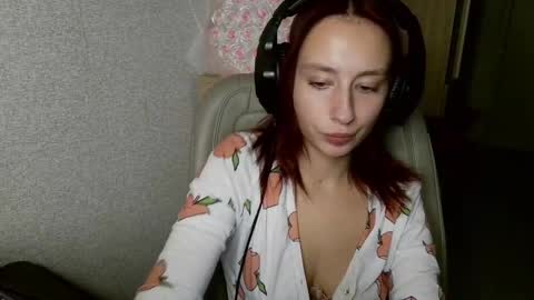 Snapshot of crystallkris chatting on December 7, 2024, 2:20 am Kristina online show from December 7, 2024, 2:20 am