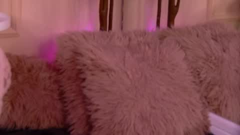 Snapshot of crystallred chatting on February 5, 2026, 6:07 am crystallred online show from February 5, 2026, 6:07 am