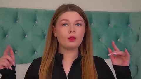 Crystal online show from November 28, 2025, 7:11 am