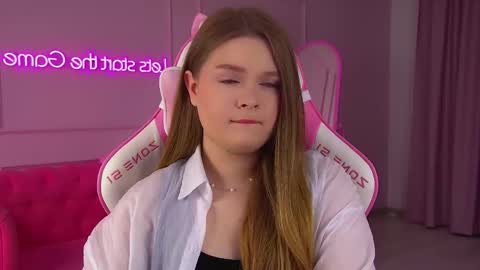 Crystal online show from November 30, 2025, 6:39 am