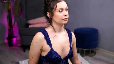 CrystalSilk online show from February 5, 2026, 5:01 am