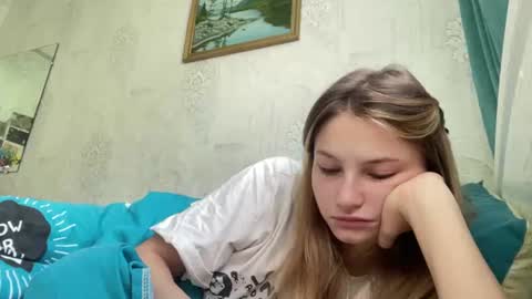 Snapshot of crystalstipp chatting on July 5, 2026, 4:19 am crystalstipp online show from July 5, 2026, 4:19 am
