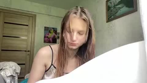 Snapshot of crystalstipp chatting on July 7, 2026, 6:05 am crystalstipp online show from July 7, 2026, 6:05 am