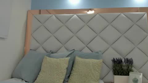 Snapshot of crystalstonee1 chatting on April 13, 2026, 10:26 pm Crystal online show from April 13, 2026, 10:26 pm