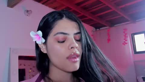 Snapshot of crystalvans chatting on October 15, 2025, 12:05 pm Cristal  online show from October 15, 2025, 12:05 pm