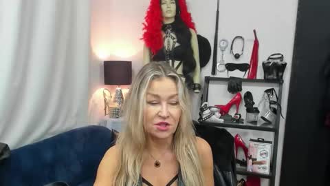 CrystalHotty online show from October 22, 2025, 4:35 am