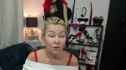 CrystalHotty online show from May 14, 2026, 4:41 am