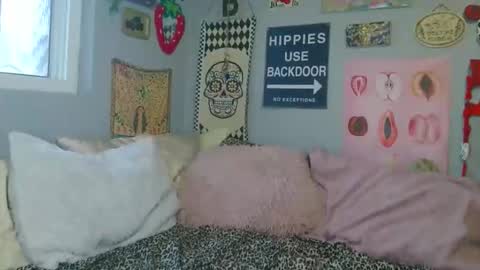     online show from November 22, 2025, 7:24 pm