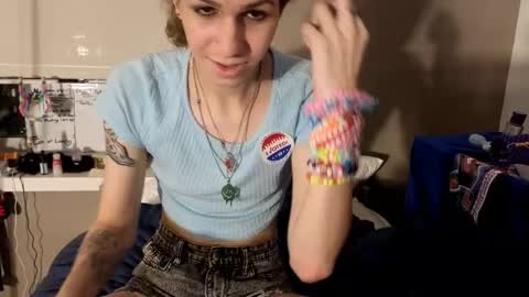 Snapshot of cuddleavenue chatting on November 5, 2025, 2:11 am cuddleavenue online show from November 5, 2025, 2:11 am