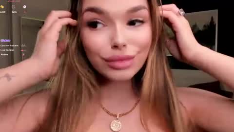 Snapshot of cuddles_jane chatting on August 2, 2026, 9:52 am Silvia online show from August 2, 2026, 9:52 am
