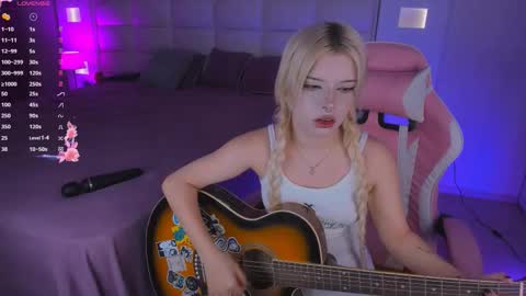 Cuddly Kitten online show from September 24, 2025, 10:35 pm