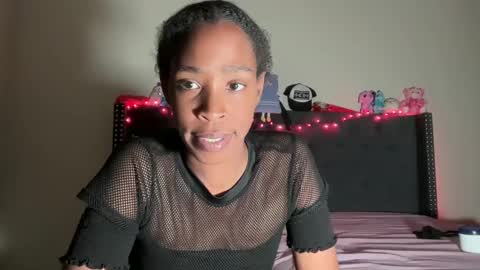 cum2charmxx online show from October 9, 2025, 1:47 am