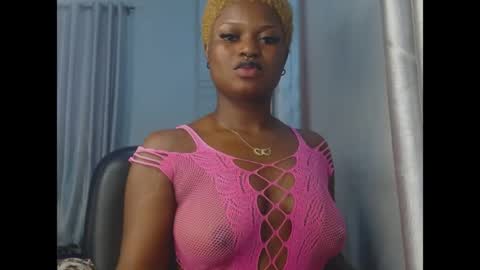 Snapshot of cum_ebony_petitxx chatting on June 7, 2026, 6:39 am cath online show from June 7, 2026, 6:39 am