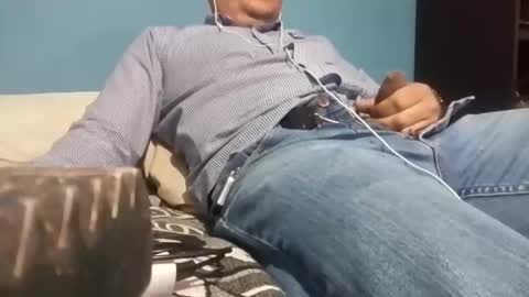 cumbian_chero online show from October 5, 2025, 9:24 pm