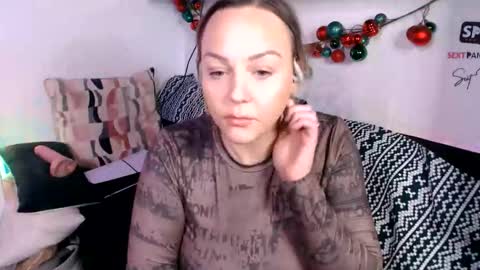 cumguzzlingskank online show from November 22, 2025, 7:07 am