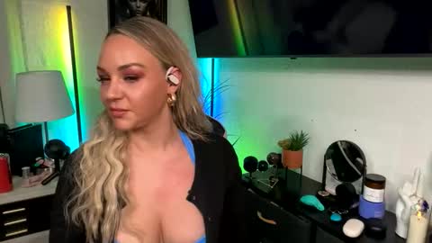 cumguzzlingskank online show from February 23, 2026, 6:00 am