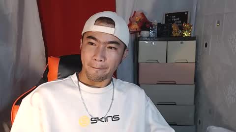 Snapshot of cumhavefun25 chatting on October 29, 2025, 10:00 pm ask me online show from October 29, 2025, 10:00 pm