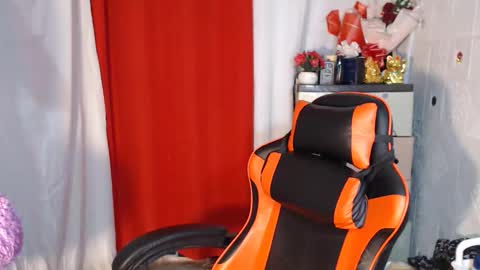 Snapshot of cumhavefun25 chatting on November 4, 2025, 12:04 pm ask me online show from November 4, 2025, 12:04 pm