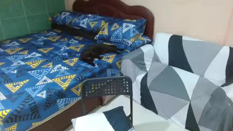 Leah Vergara online show from March 4, 2025, 5:32 am