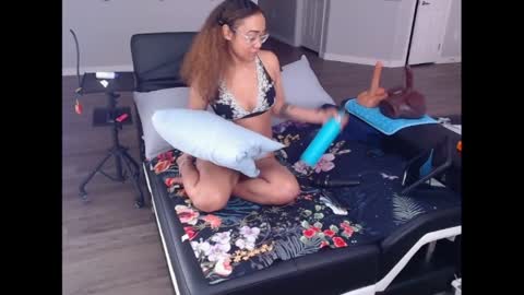 Nia Reese online show from April 6, 2026, 9:05 pm