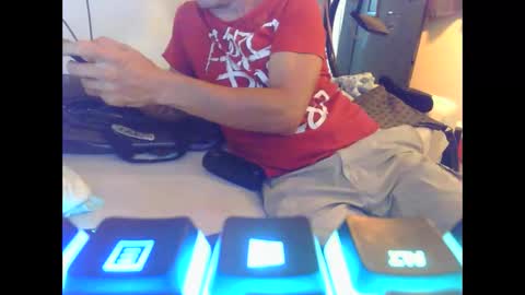 cumslutboi27 online show from October 6, 2025, 3:37 am