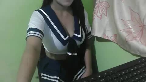 cumwhore4uxox online show from November 24, 2025, 11:10 am