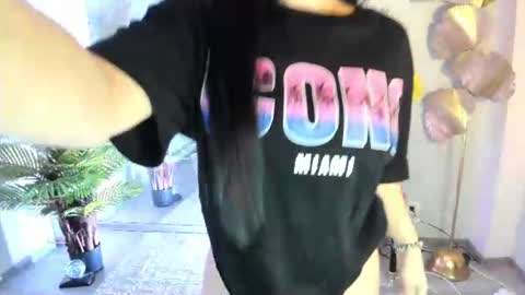 cupcake_izzy online show from June 21, 2026, 6:21 pm